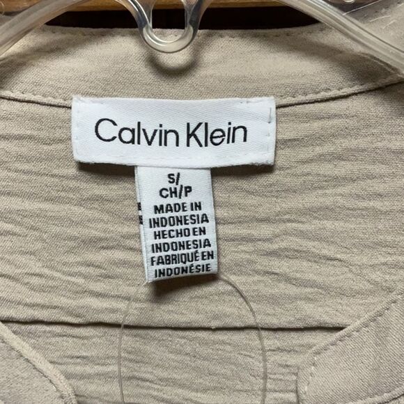 NWT Calvin Klein Tan Button Down Shirt Lightweight Safari Style Women S V-Neck - Picture 4 of 8